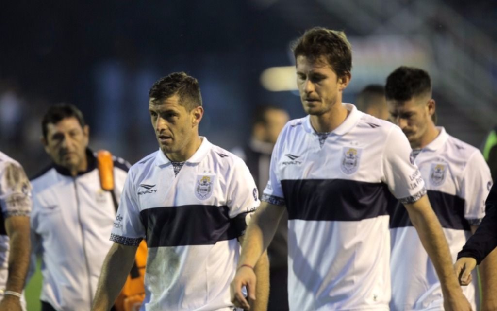 Al Lobo el faltó pimienta en ataque y terminó cayendo ante Banfield
