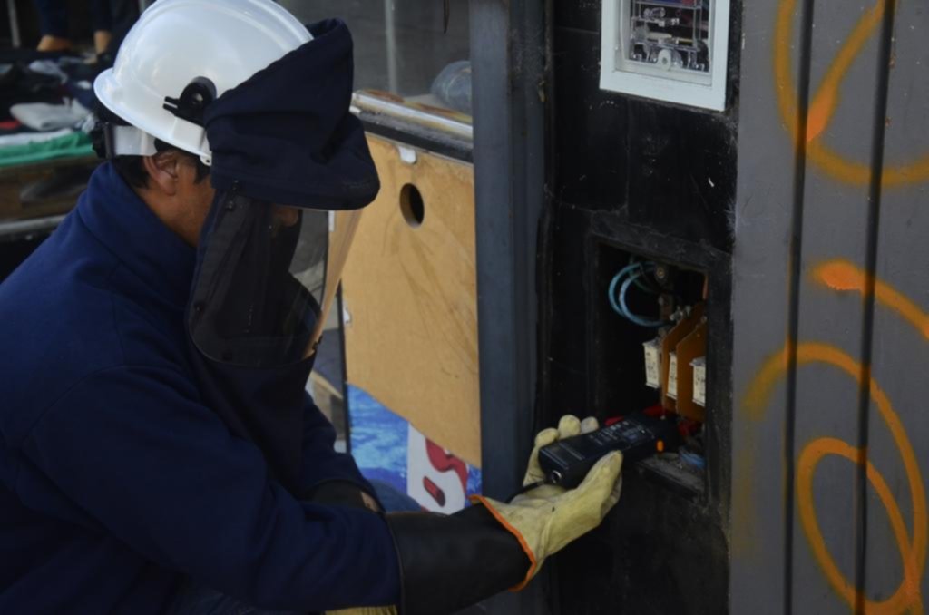 Operativos contra conexiones eléctricas clandestinas en distintas zonas de la Ciudad