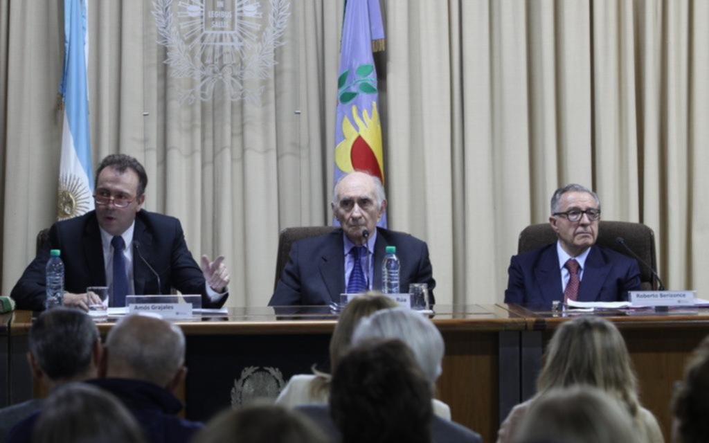 De la Rúa encabezó homenaje al jurista platense Amilcar Mercader