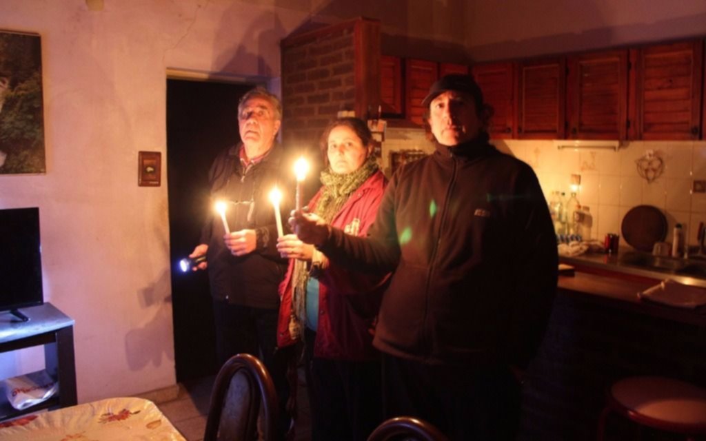 Con frío y sin luz en sector  de San Carlos 