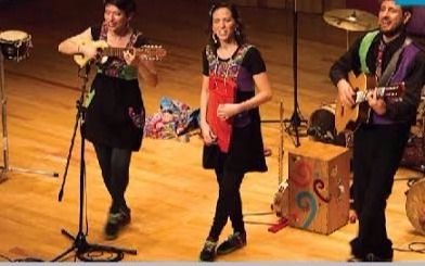 Espectáculo de creatividad, juego y  participación infantil en Teatro Municipal