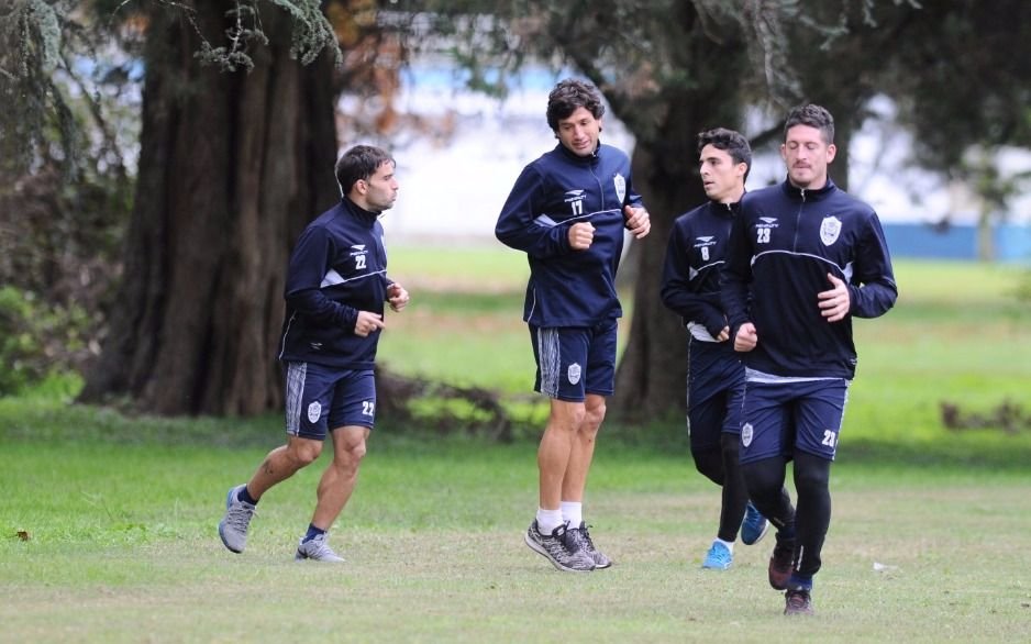 Con equipo definido, el Lobo entrenó en Abasto