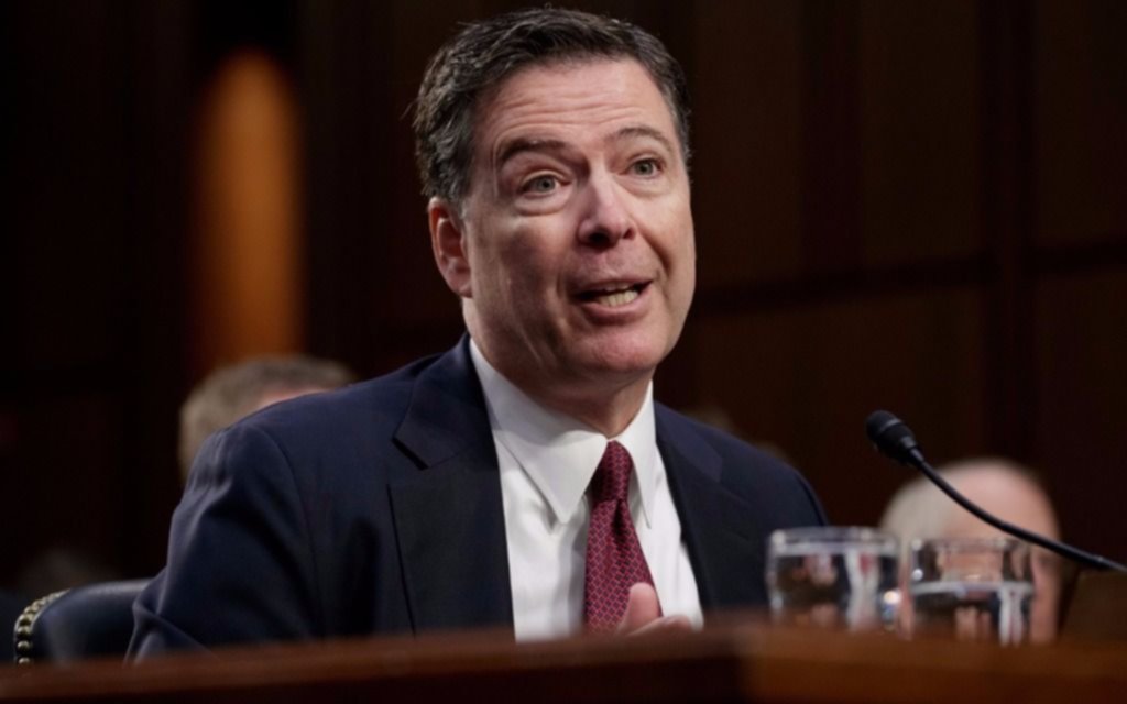 El exdirector del FBI declaró en el Senado y complicó a Trump