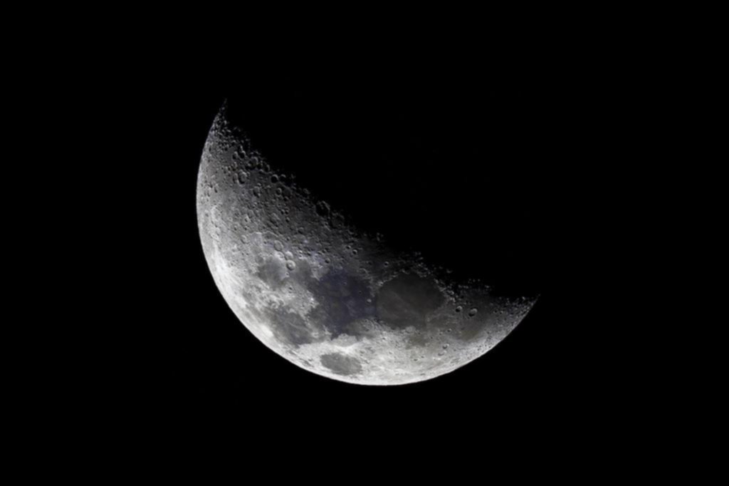 Enviarán por primera vez una misión al lado oscuro de la Luna