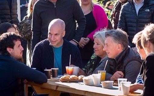Macri, Carrió y Larreta iniciaron campaña en Capital con una recorrida por Caballito