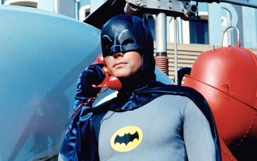 Murió Adam West, el actor que personificó a Batman en la televisión