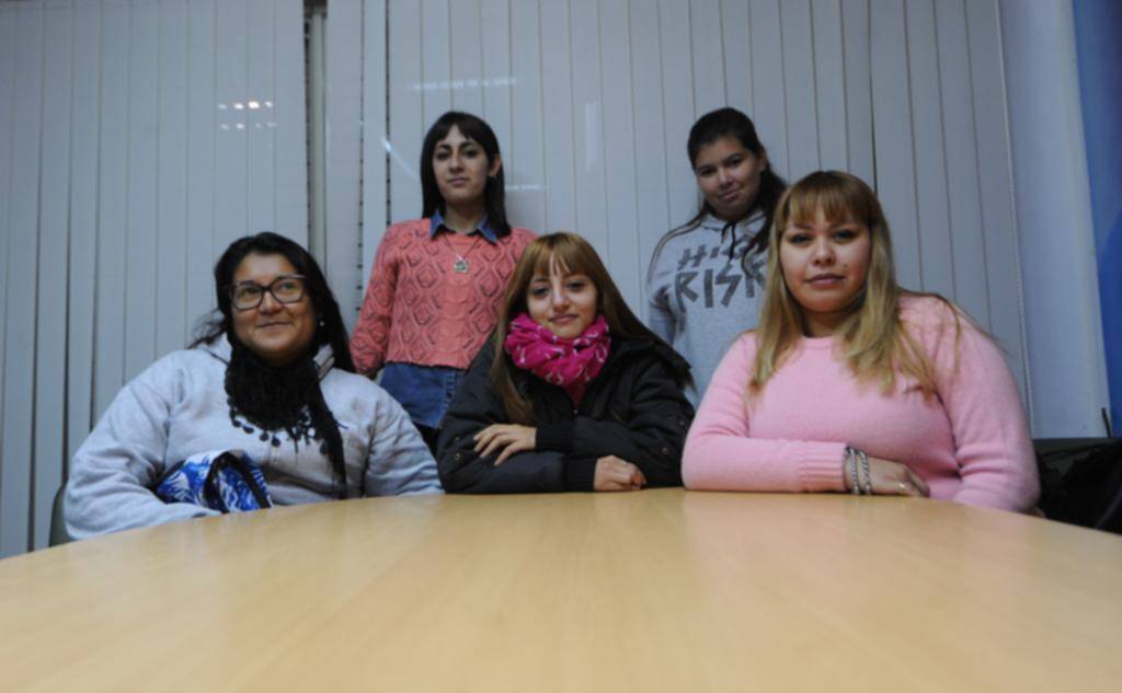 Desempleo joven en La Plata: Cada vez mayor, más femenino y más pobre