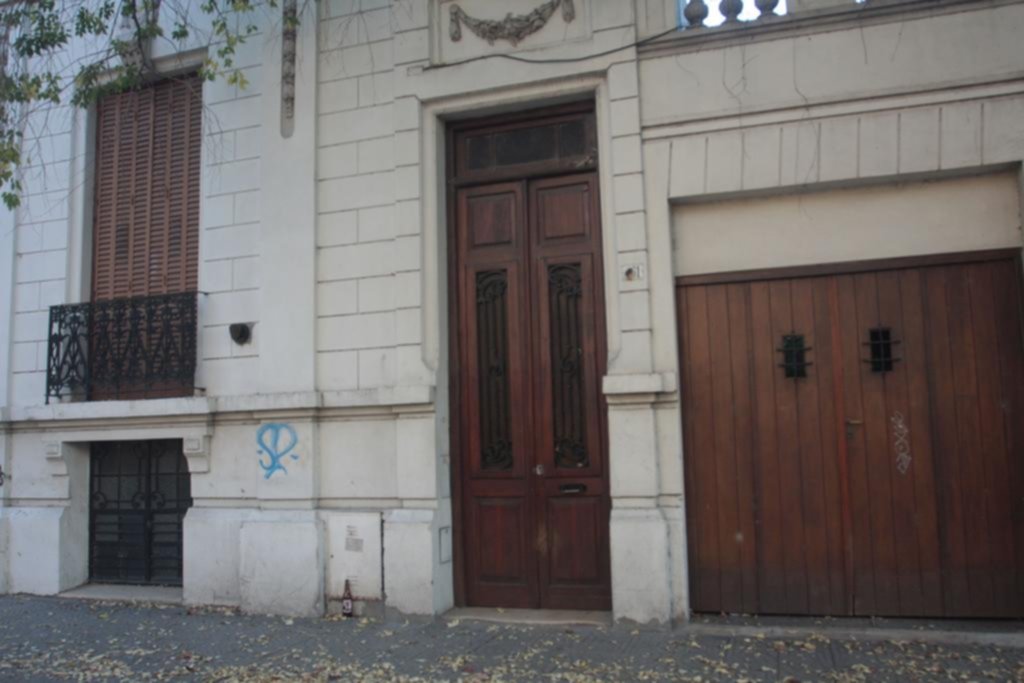 Maniataron a un matrimonio de jubilados en una casa de 5 y 41