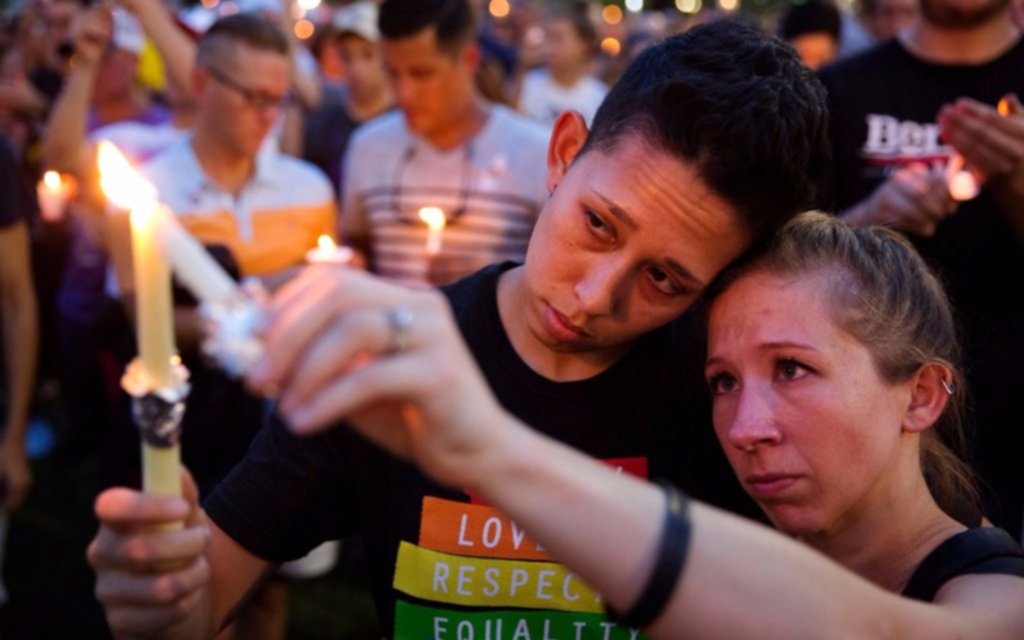 Homenaje a un año de la masacre en un boliche gay de Orlando