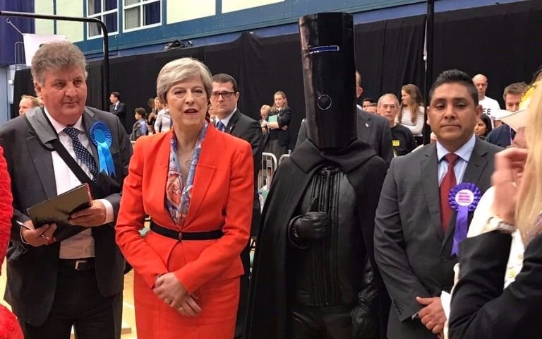 "Señor del Universo Cabeza de Tacho", el candidato que le sacó un 0,4% de votantes a Theresa May    