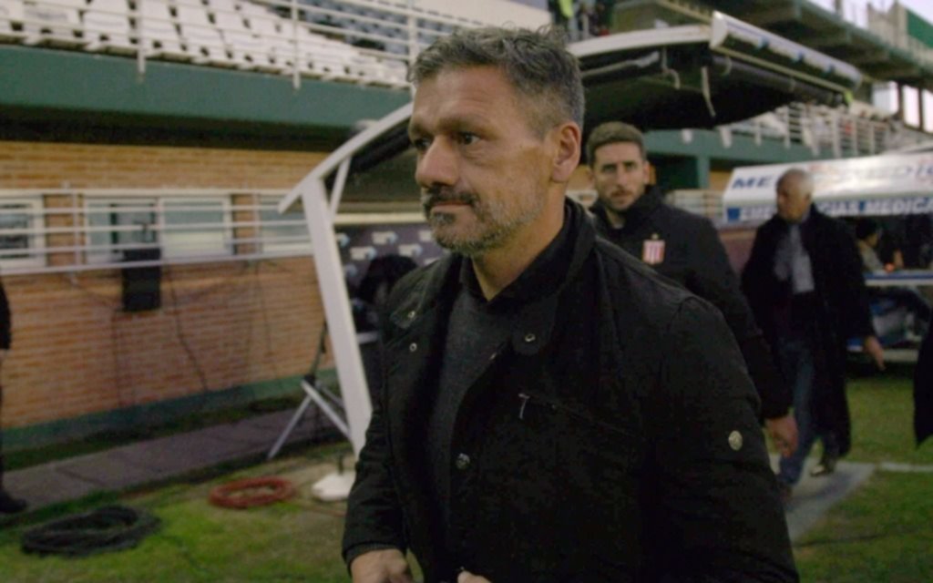 Nelson Vivas dejó de ser el entrenador de Estudiantes