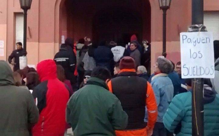 Santa Cruz: jubilados tomaron la casa de Gobierno 