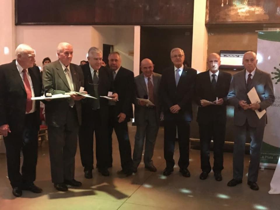 Distinguieron a los ingenieros que cumplieron los 50 y 30 años de profesión