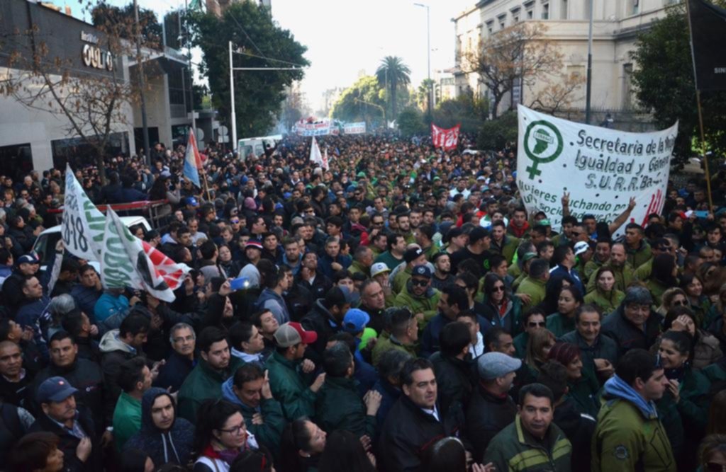 Tras varios días de caos, hubo acuerdo y vuelve a circular el transporte en Córdoba