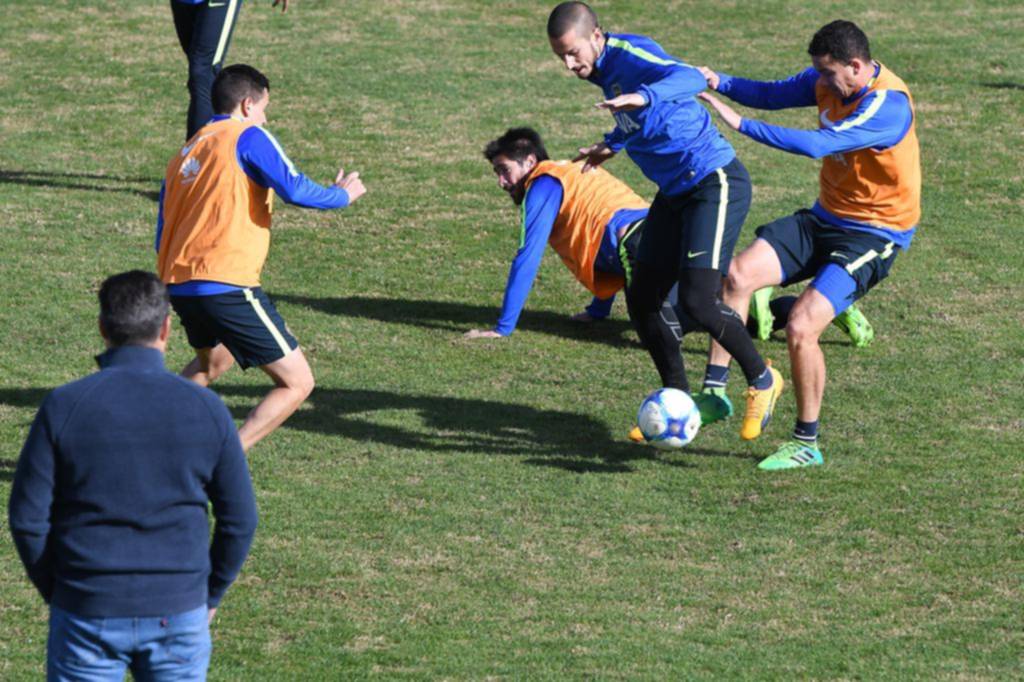 En Boca, la duda es Jara o Peruzzi en el sector derecho