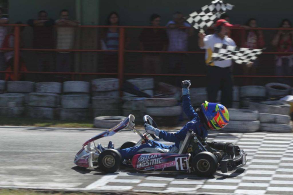 Entre la escuela y los fierros