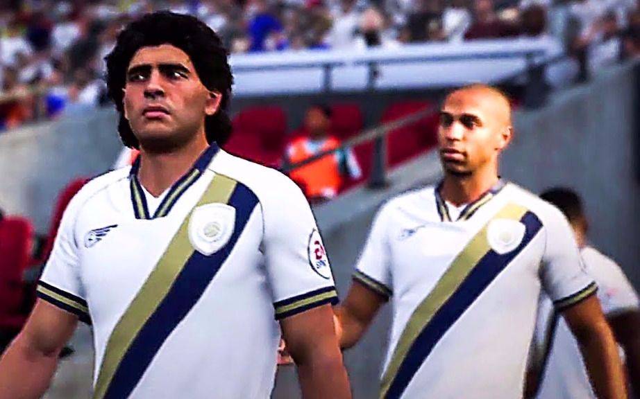 Maradona, Pelé y Ronaldo juntos en el "FIFA 2018"