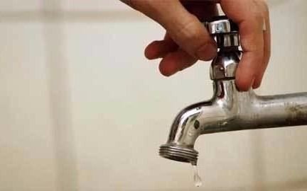 Aysa anunció baja presión o falta de agua en Quilmes