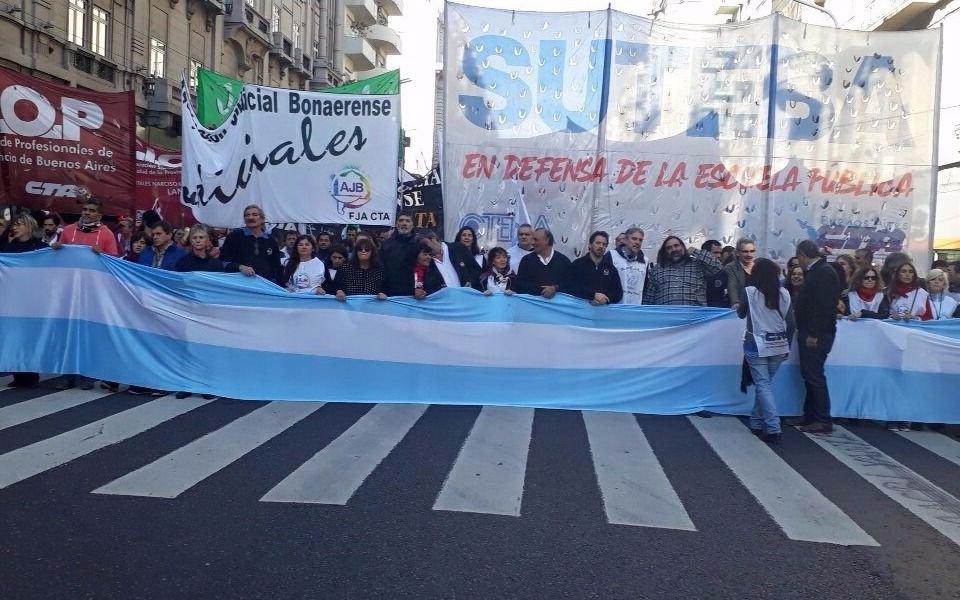 El centro porteño fue un caos por  protestas de gremios bonaerenses
