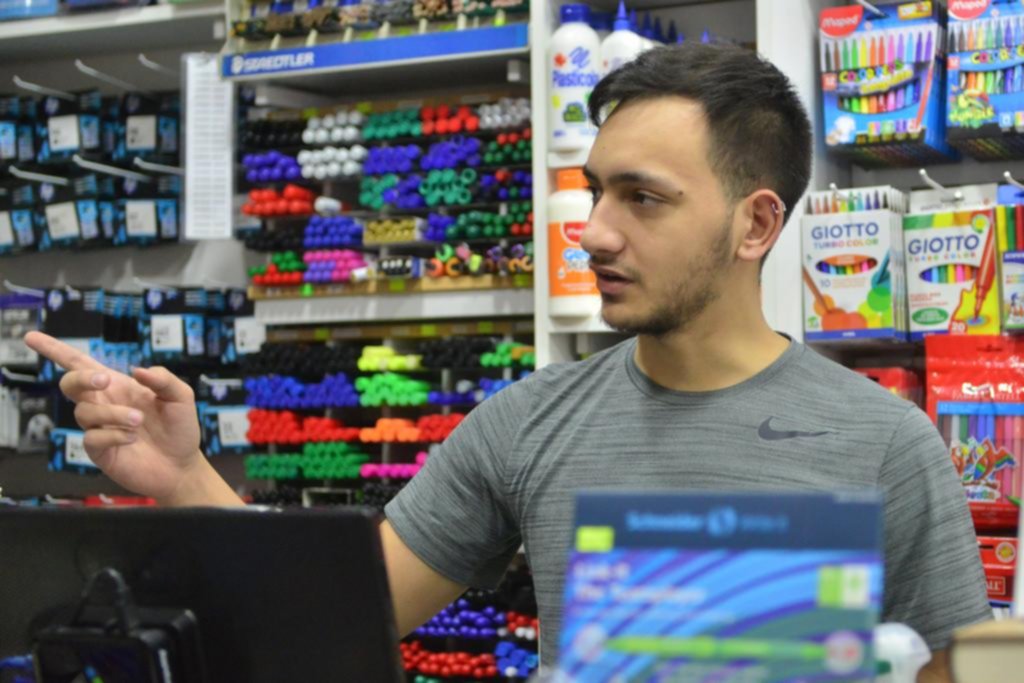 Un hombre usó a una nena para robar mercadería de una librería