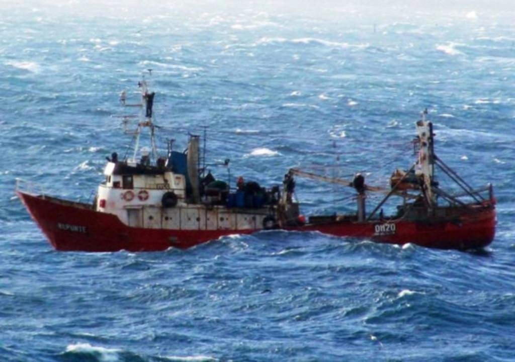 Tres muertos, 2 sobrevivientes y 7 desaparecidos tras el naufragio
