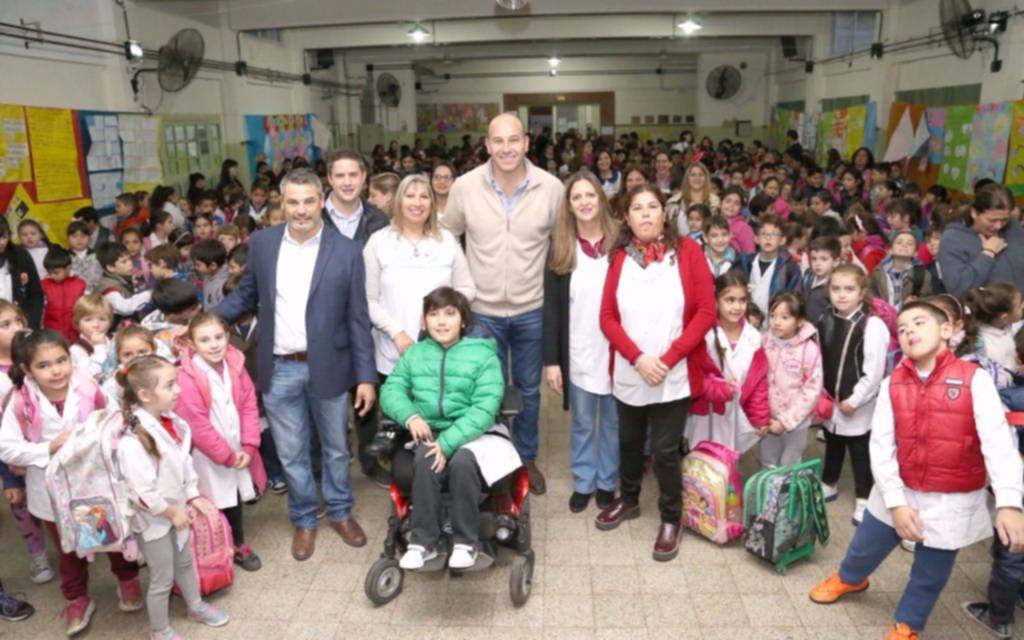 Molina visitó la Escuela Nº 19