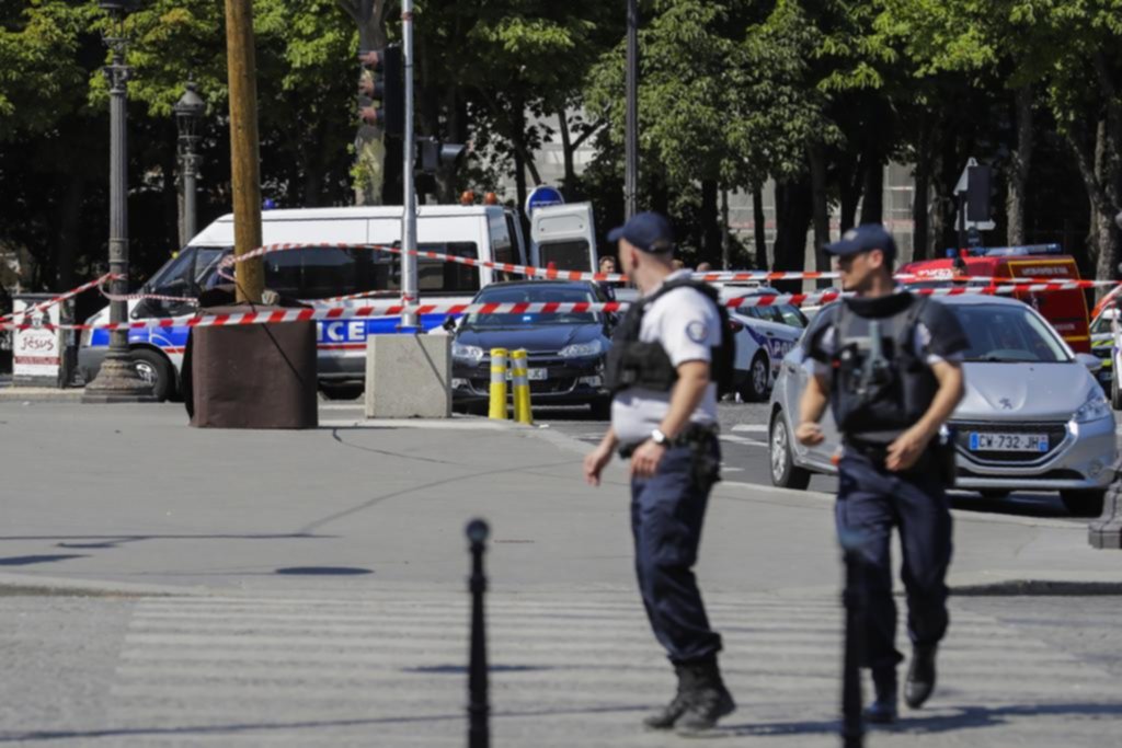 El agresor suicida de París había jurado lealtad al Estado Islámico