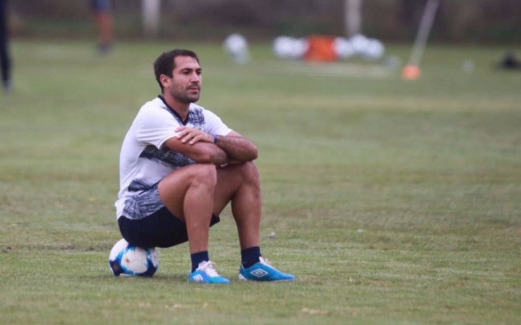 Pellegrino: "el pase es de Fito y negociamos con él"