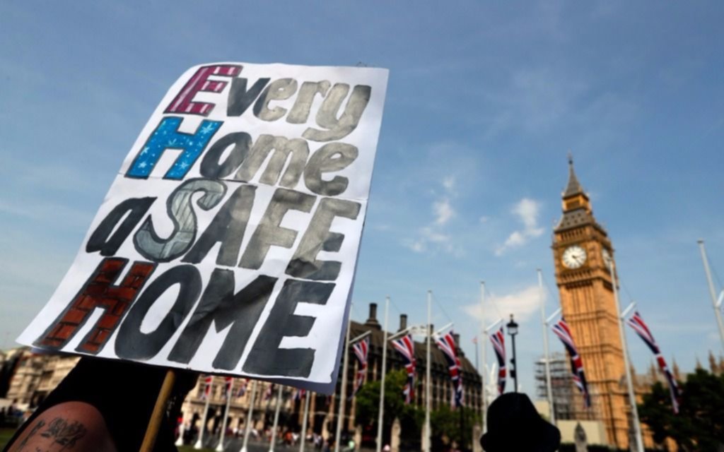 Londres: unos 600 edificios tienen el mismo revestimiento que la torre incendiada