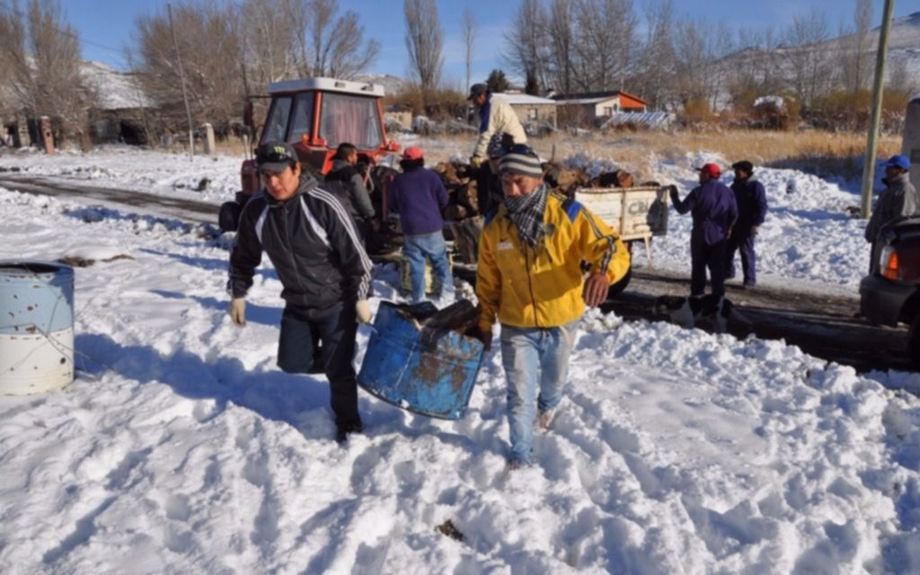 Envían aviones a Chubut para ayudar a los pobladores varados por las intensas nevadas