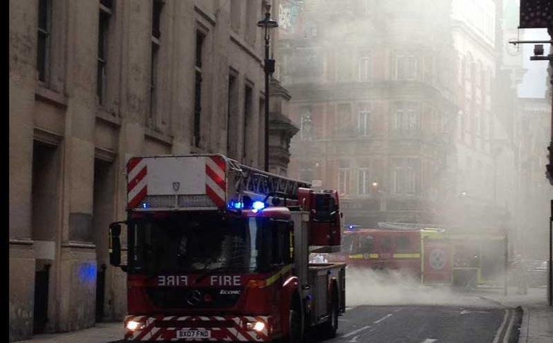 Londres sin paz, tras el incendio de otro edificio en una zona céntrica