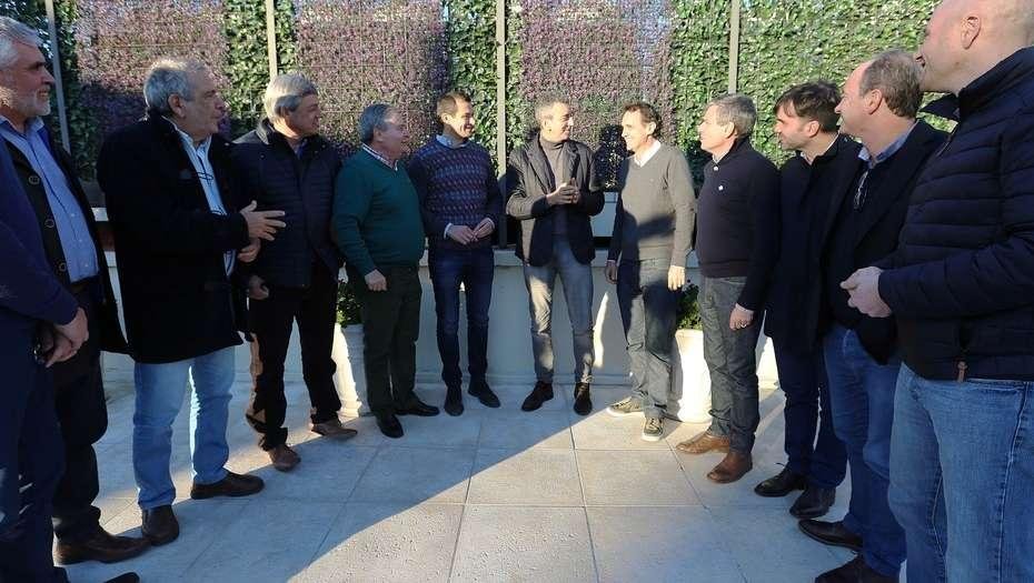 Cristina y Massa le “tironean” los intendentes a Randazzo