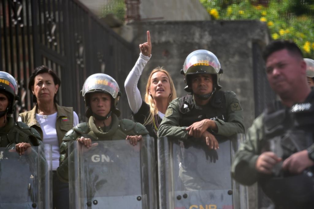 “Me están torturando”, gritó desde la cárcel el opositor Leopoldo López