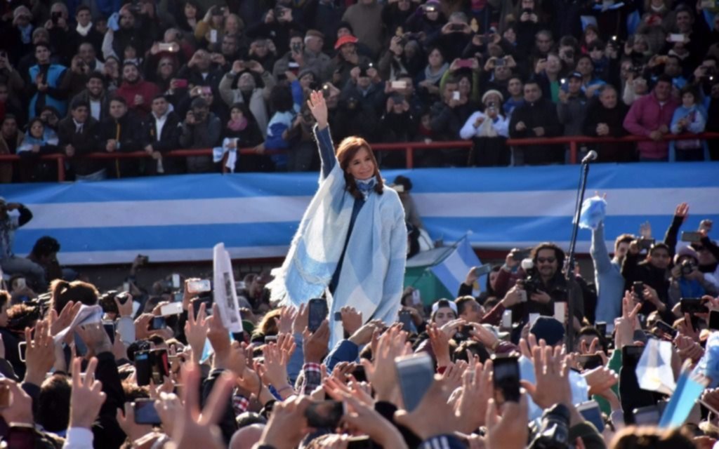 Beatriz Sarlo, sobre CFK: "Va a subordinar a todos a sus intereses individuales" 