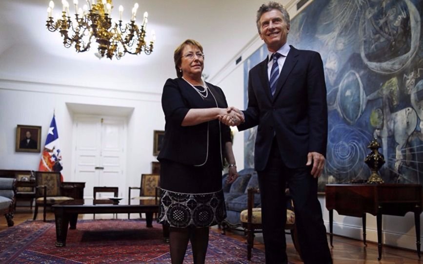 El Presidente se reunirá mañana, en Chile, con Bachelet y líderes empresarios 