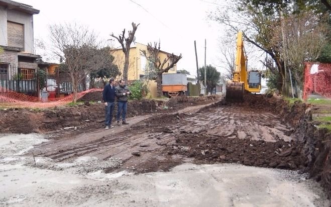 Katopodis visitó nuevas obras de pavimento en Villa Lanzone