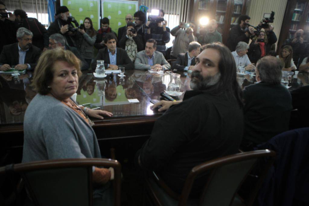 Aumento “de bolsillo” de 27,4% para los docentes: gremios consultan a las bases