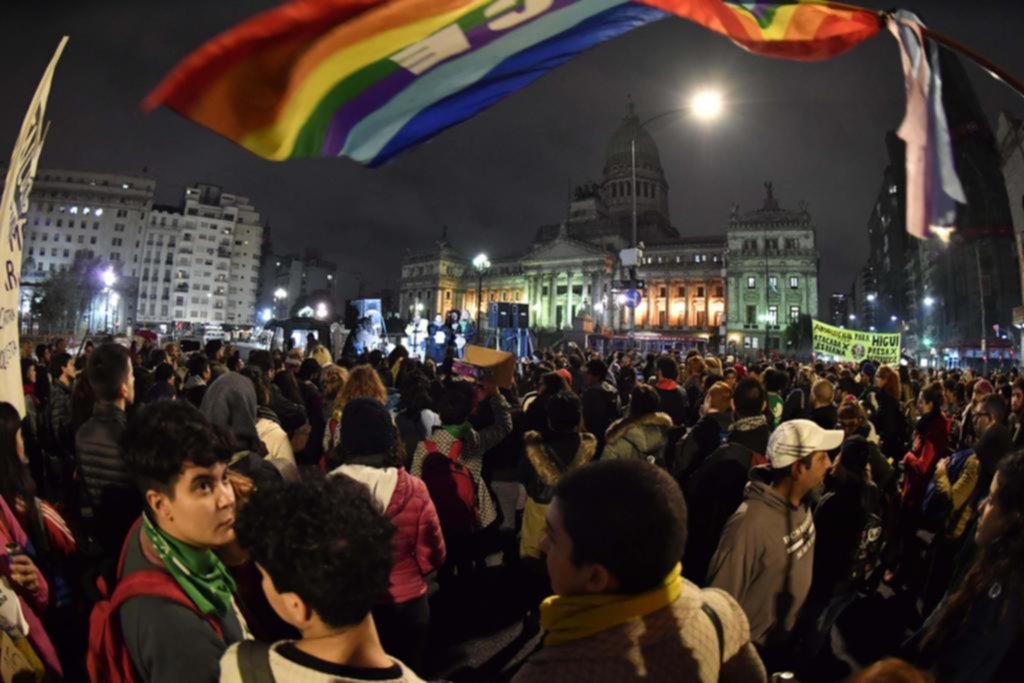 Marcha contra travesticidios en el Día del Orgullo LGBTI