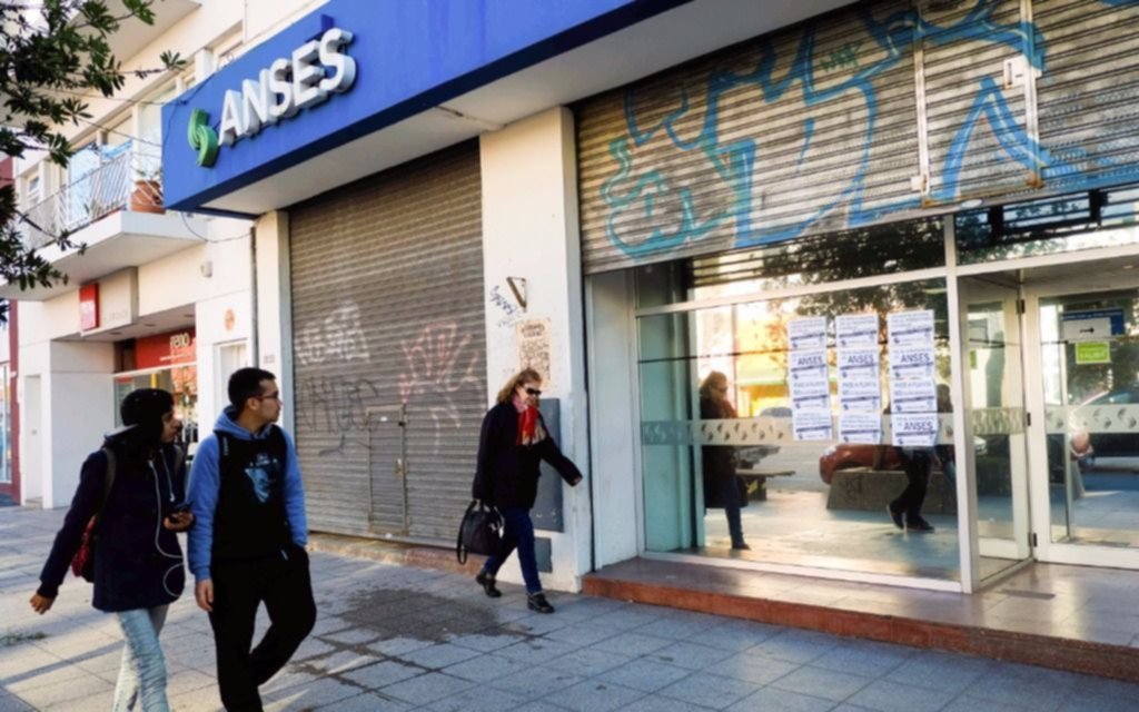 "Hubo una utilización miserable", dijo la fiscal sobre el suicidio del jubilado en oficina de ANSeS