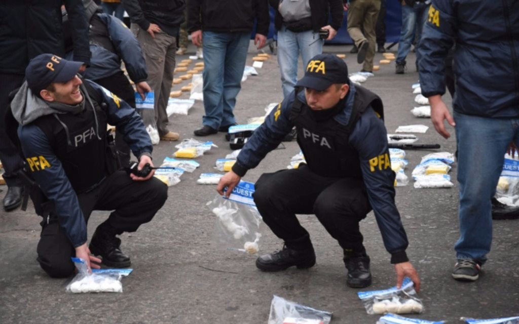 Gigantesco operativo en la villa 1-11-14: 400 kilos de marihuana, cocaína y una granada