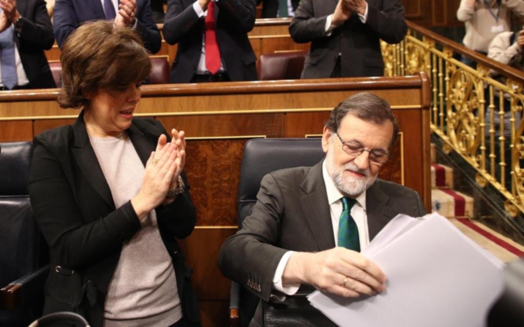 Rajoy quedó a punto de caer y asumiría el PSOE en España