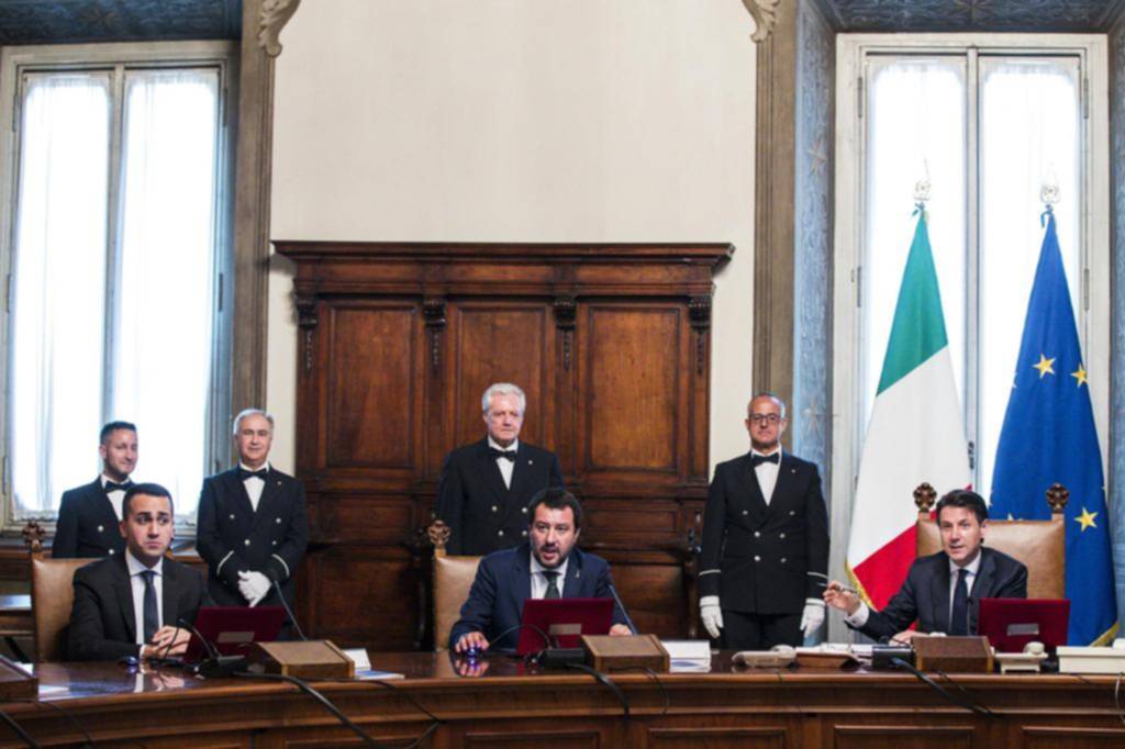 Conte juró en Italia y encabeza el primer gobierno populista de la Unión Europea