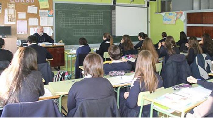 Reducen aportes para cargos docentes y hay preocupación en los colegios privados