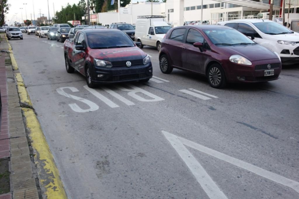 Los carriles exclusivos de micros siguen “en veremos” y esperan financiamiento