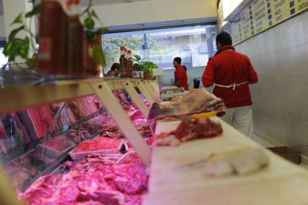 En las pizarras de las carnicerías platenses anotan subas del 10% a casi todos los cortes