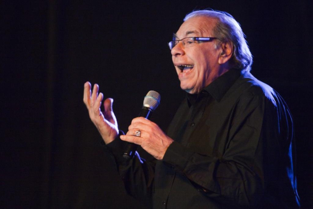 Enrique Pinti: “Acá no hace falta tener bolas de cristal, con las de plomo que tenemos es suficiente”