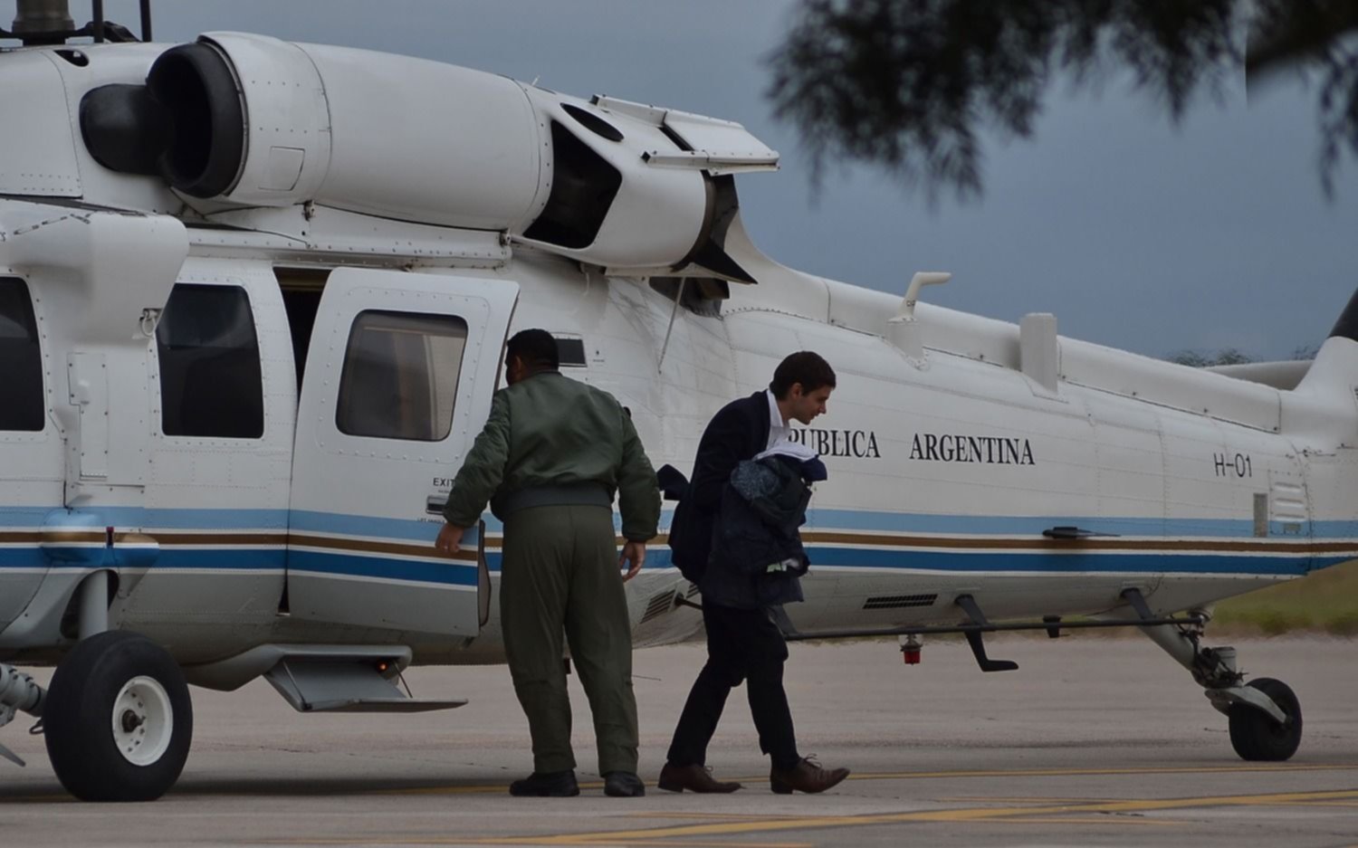 Regresaron los funcionarios que pasaron más de 15 horas varados en la montaña con helicóptero