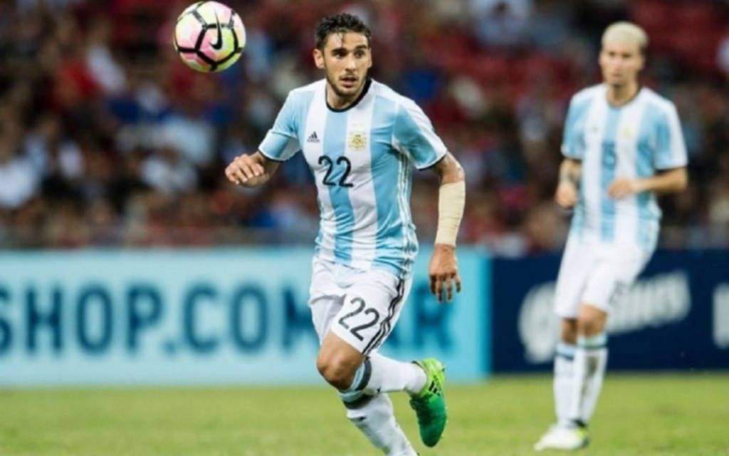 Salvio: "Messi se lleva toda la atención de los rivales" 