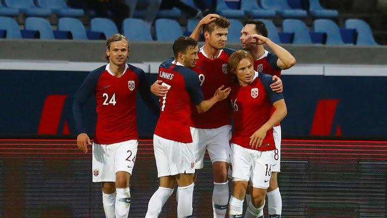 Ante la mirada de Sampaoli, Nigeria cayó con Inglaterra e Islandia no pudo con Noruega