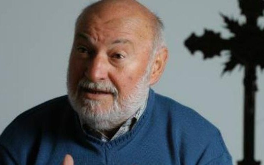 Profundo dolor: despiden los restos del padre Farinello, fallecido a los 81 años